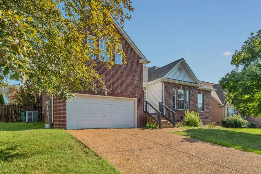 1030 Oakhall Dr, Mount Juliet, TN 37122 - Image #3