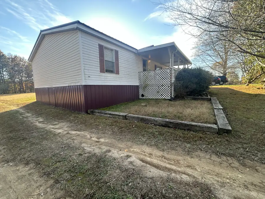 114 Camelot Dr, Hohenwald, TN 38462 - Image #2