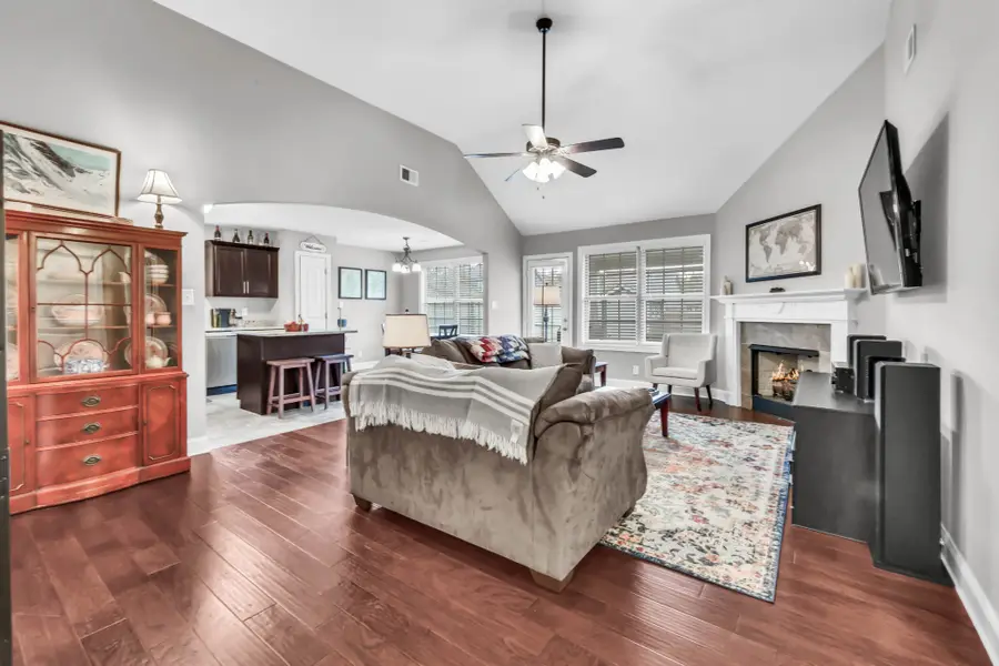 706 Jim Brown Dr, Clarksville, TN 37042 - Image #2