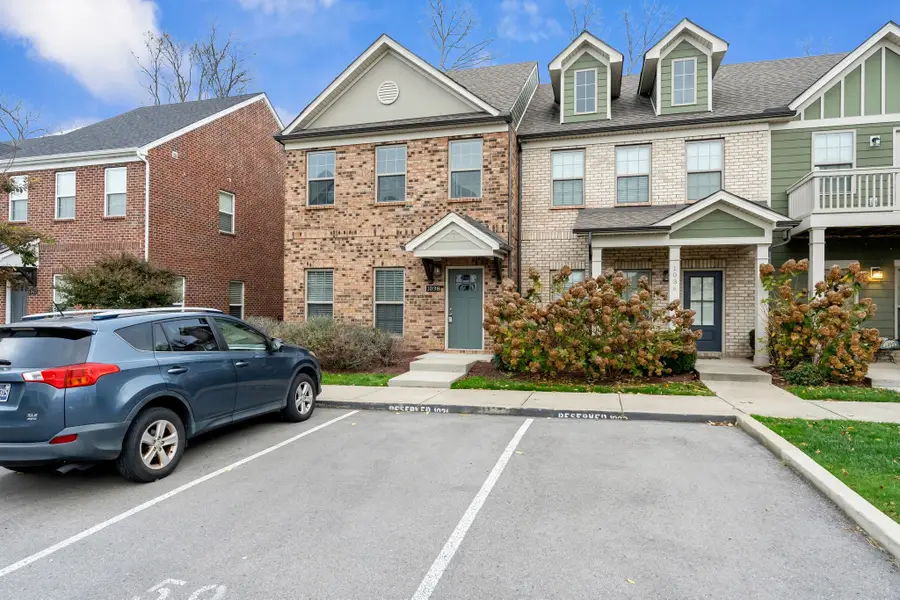 1038 Emery Bay Cir, Hendersonville, TN 37075 - Image #2