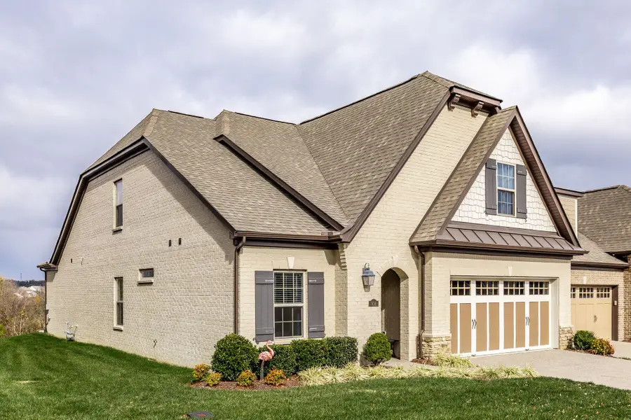 904 Cherry Grove Dr, Hendersonville, TN 37075 - Image #2