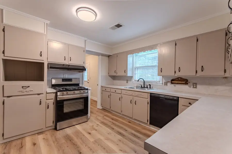 380 Walkertown Dr, Savannah, TN 38372 - Image #2