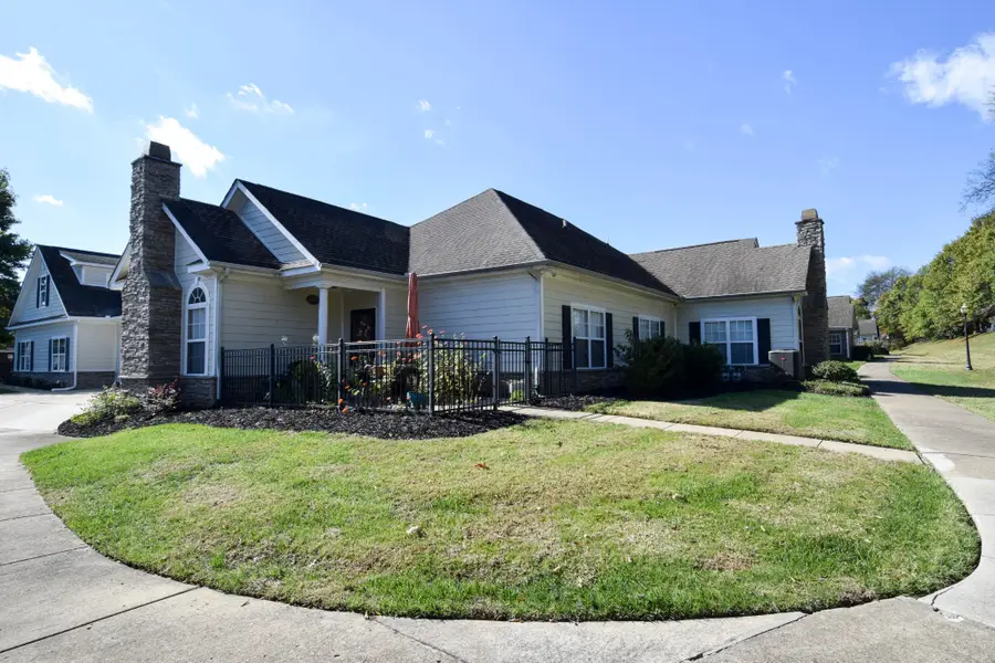 825 S Browns Ln, Gallatin, TN 37066 - Image #2
