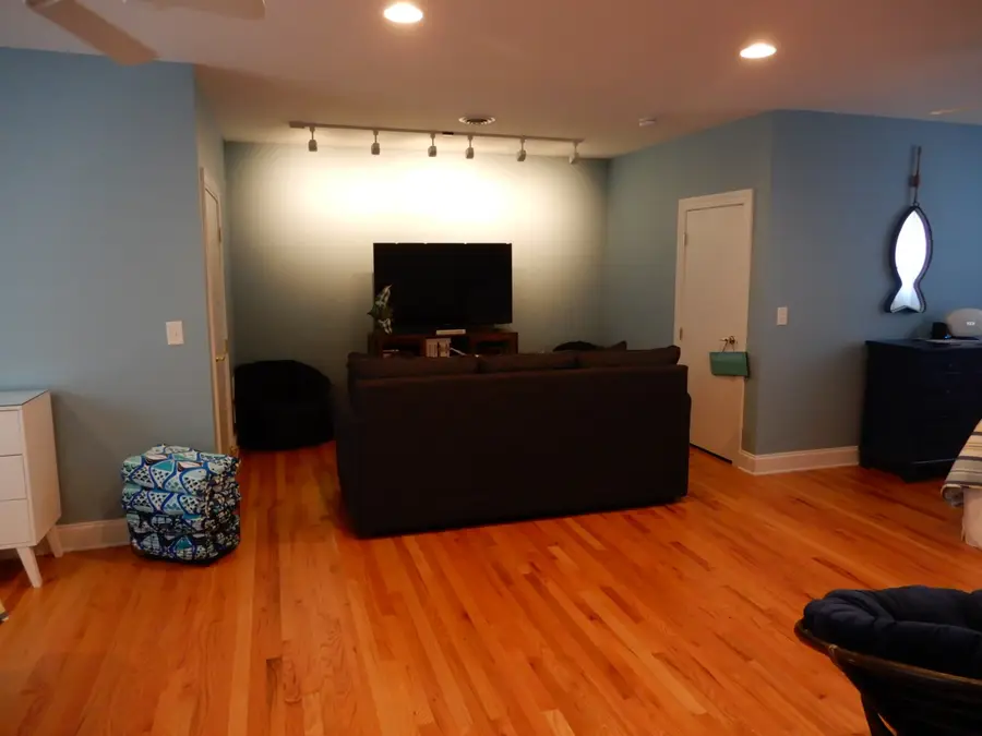 718 Marina Village Dr, Grand Rivers, KY 42045 - #2