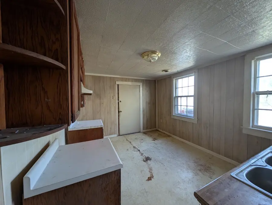 2511 Woodlawn Rd, Woodlawn, TN 37191 - Image #3