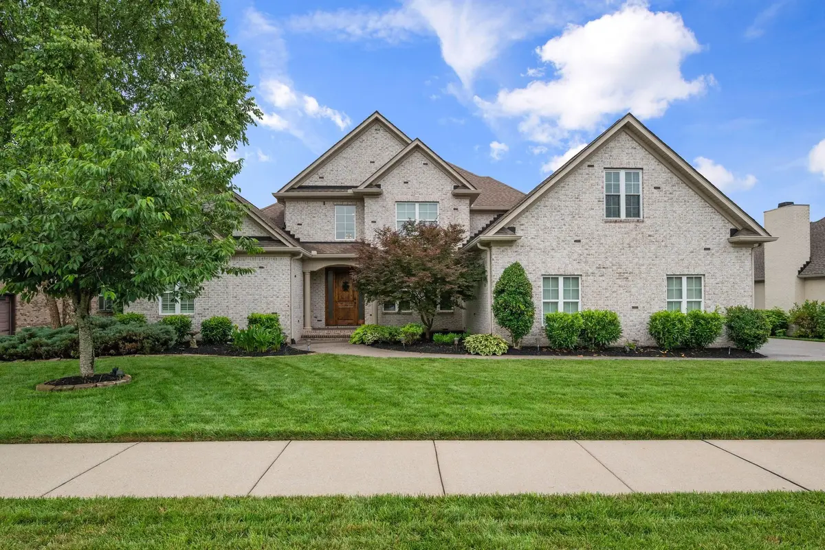 1063 Gadwall Cir, Hendersonville, TN 37075 - Image #1