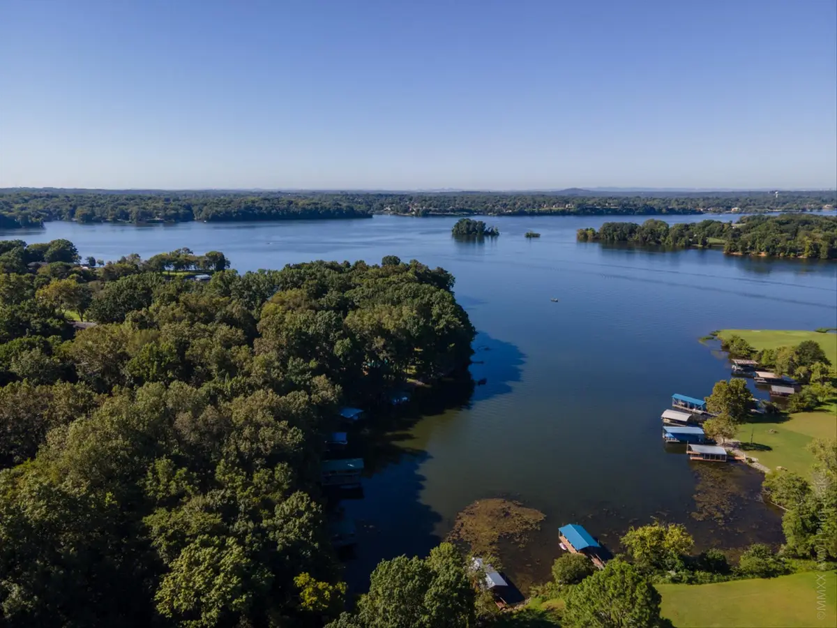 128 Meadowlake Dr, Hendersonville, TN 37075 - Image #1