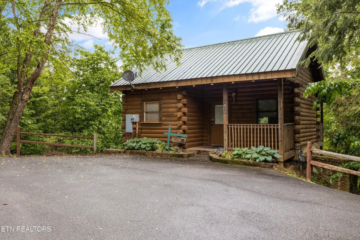1613 Misty Hollow Way, Gatlinburg, TN 37738 - #1