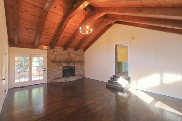 220 Peytons Creek Rd, Pleasant Shade, TN 37145