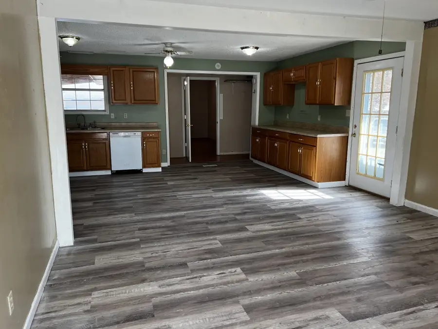 115 S Oak Dr, Collinwood, TN 38450 - Image #2