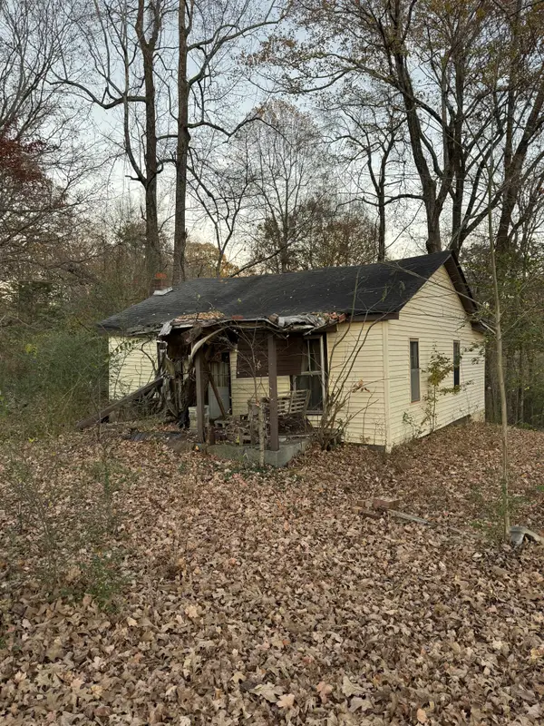 1506 Hayshed Rd, Charlotte, TN 37036