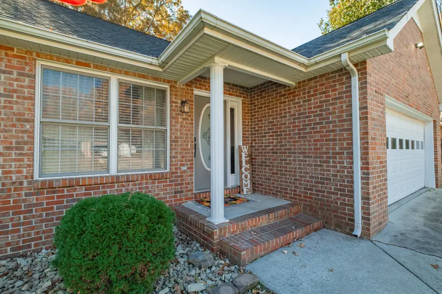 102 Point Dr, Tullahoma, TN 37388 - Image #2