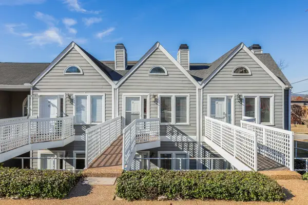 3204 W End Cir #11, Nashville, TN 37203