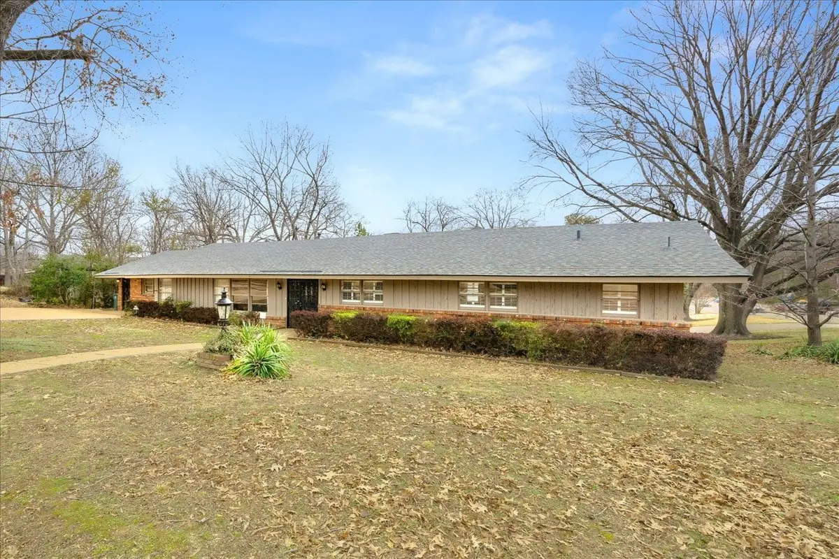 5676 Walnut Grove Pl, Memphis, TN 38120 - Image #1