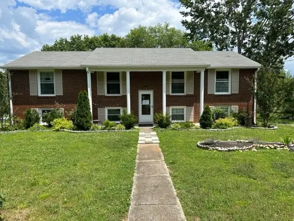 211 Heights Ave, Tullahoma, TN 37388