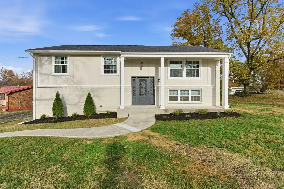 228 Lakeside Park Dr, Hendersonville, TN 37075 - Image #1