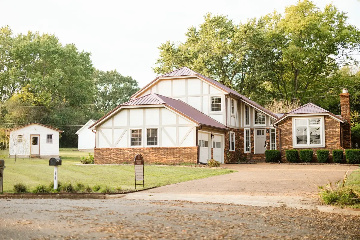 806 Sharon Cir, Lawrenceburg, TN 38464 - Image #1