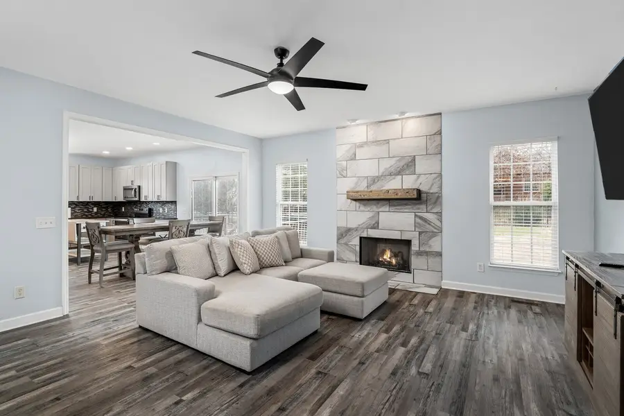 102 Clairmonte Ln, Hendersonville, TN 37075 - Image #2