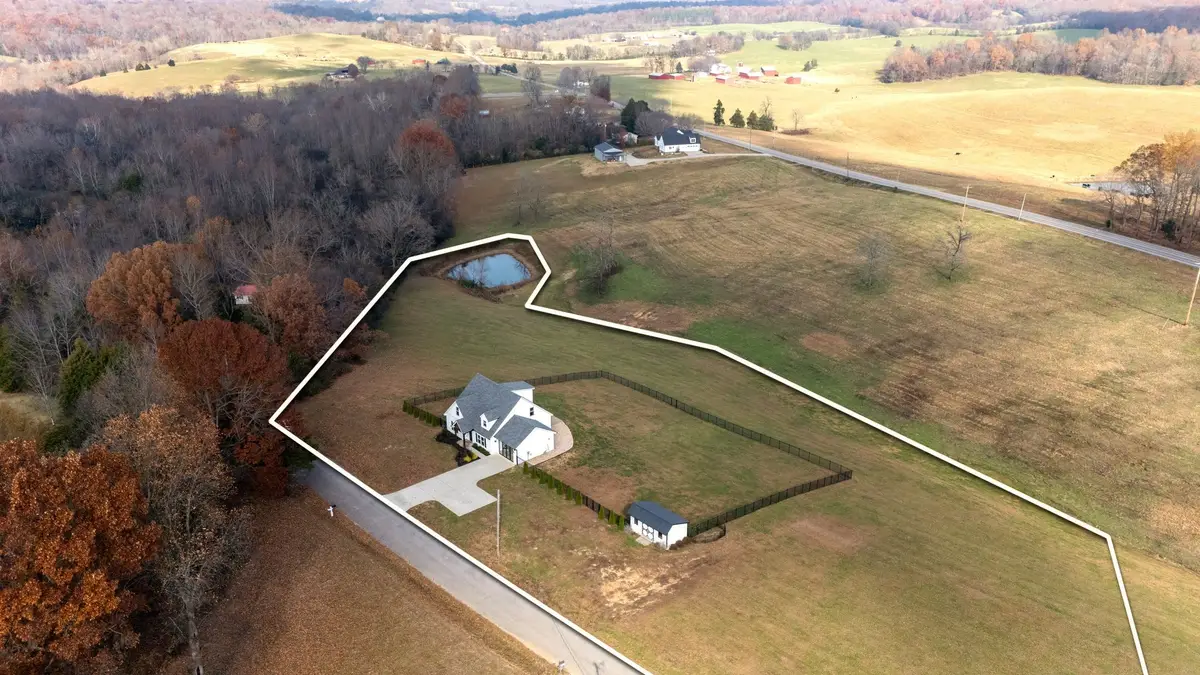 1020 Loggins Lane, Charlotte, TN 37036 - Image #1