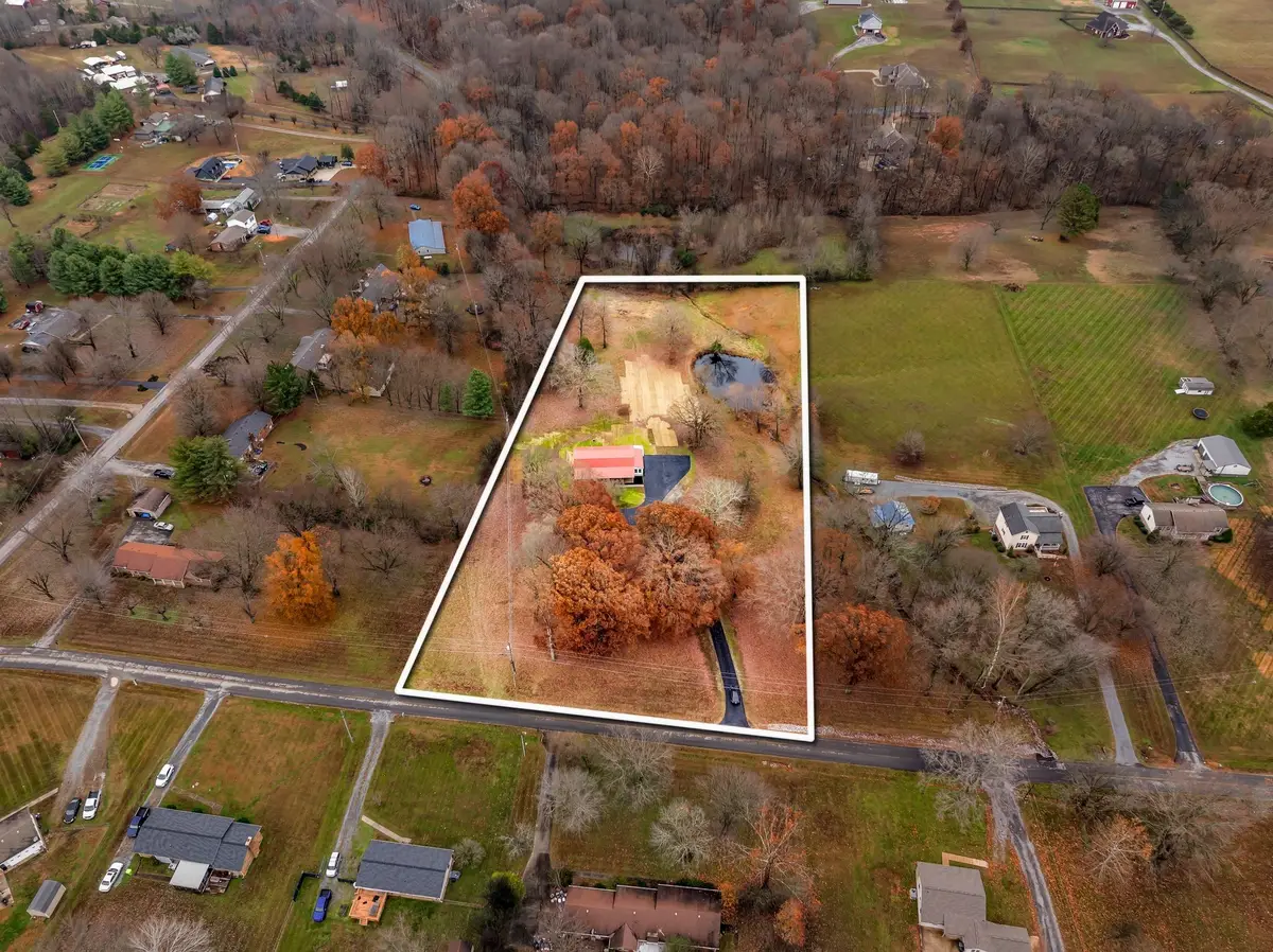 372 Lee Rd, Cottontown, TN 37048 - Image #1
