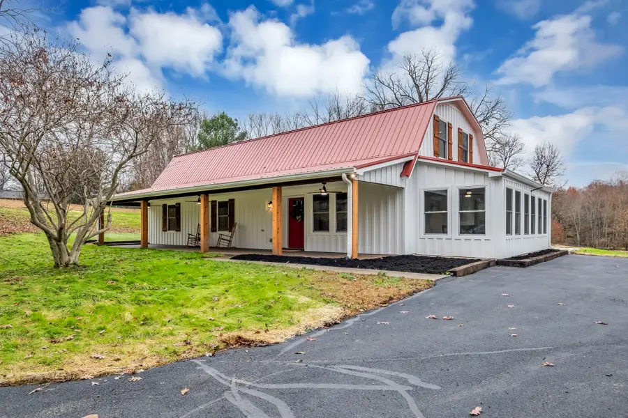 372 Lee Rd, Cottontown, TN 37048 - Image #2