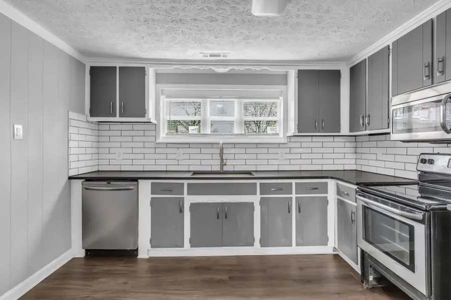 3806 Fairview Dr, Nashville, TN 37218 - Image #2