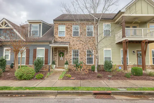 2821 Sterlingshire Dr, Murfreesboro, TN 37128
