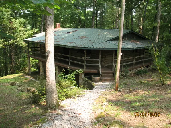 1555 Brown Creek Dr, Crossville, TN 38571