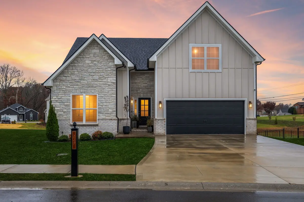 229 Bluebell Dr, Clarksville, TN 37043 - Image #1
