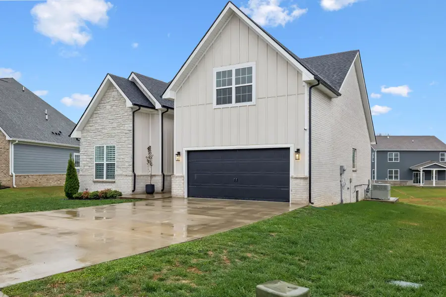 229 Bluebell Dr, Clarksville, TN 37043 - Image #3