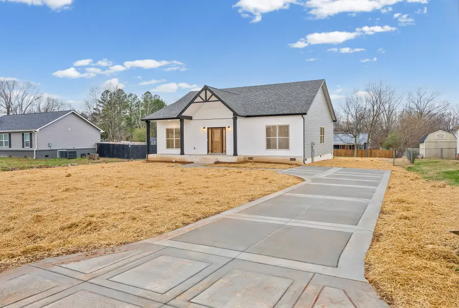 985 Long Beech Dr, Clarksville, TN 37042 - Image #2