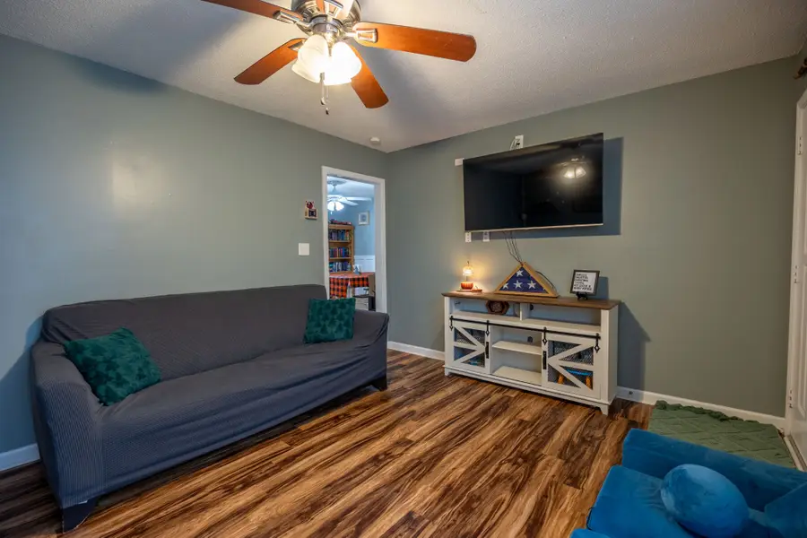 408 Newman Dr, Clarksville, TN 37042 - Image #3