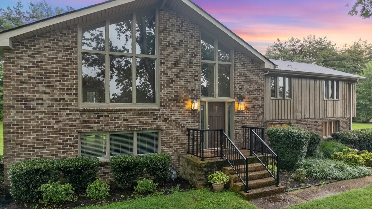 1302 Twin Springs Dr, Brentwood, TN 37027 - Image #1