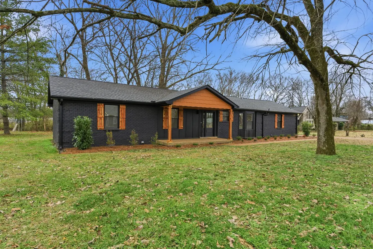 421 Clifton Dr, Goodlettsville, TN 37072 - Image #1