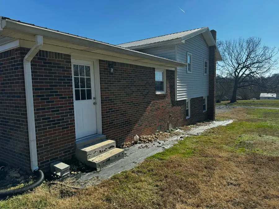 3021 Thompson Ln, Westmoreland, TN 37186 - Image #3