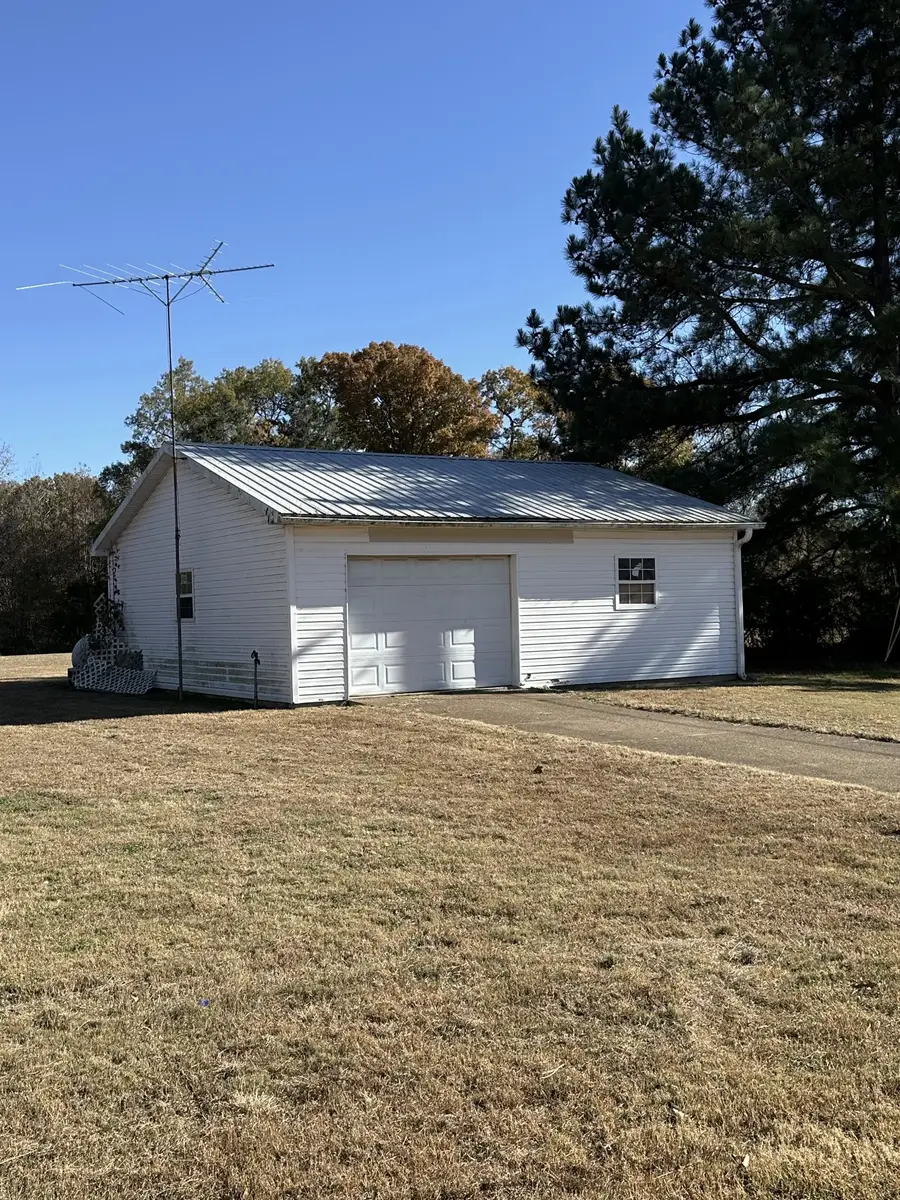 123 Walnut Hill Rd, Bells, TN 38006 - Image #2