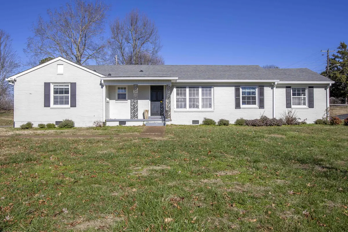 305 Hillview Dr, Dickson, TN 37055 - Image #1