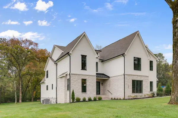 706 Brook Hollow Rd, Nashville, TN 37205