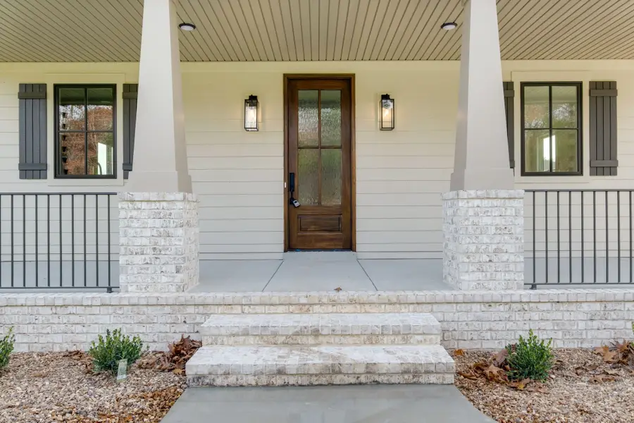 924 Hafner Road, Charlotte, TN 37036 - Image #2