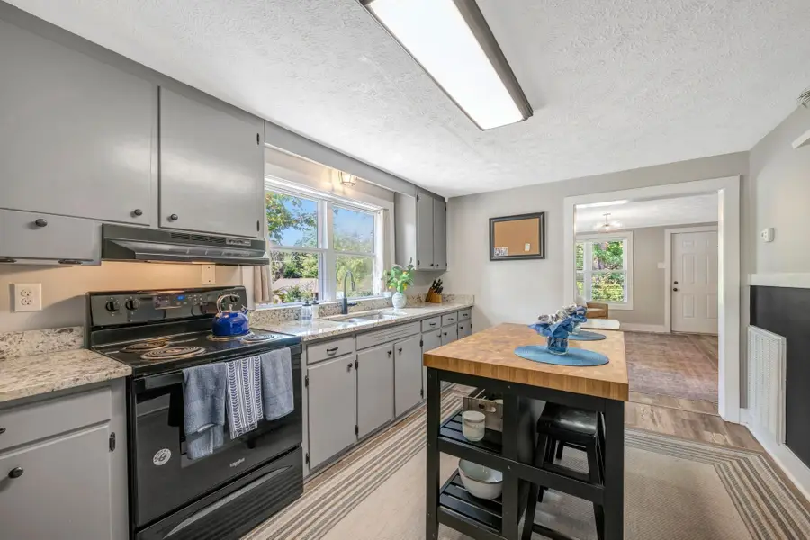 909 West 1st Street, Dickson, TN 37055 - Image #2