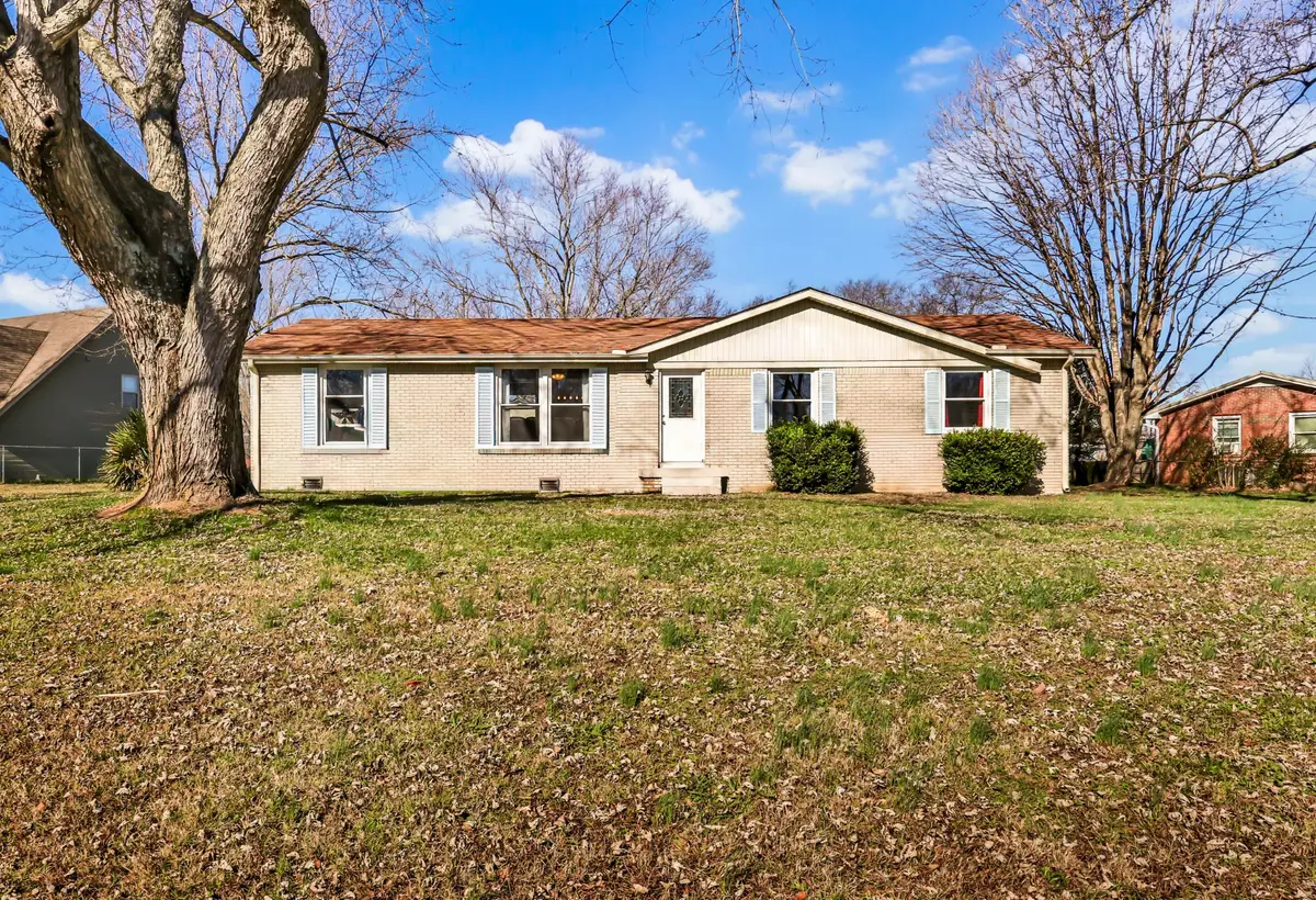 2206 Green Acres Dr, Clarksville, TN 37042 - Image #1