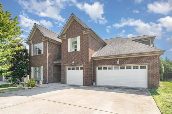 5227 Starnes Dr, Murfreesboro, TN 37128