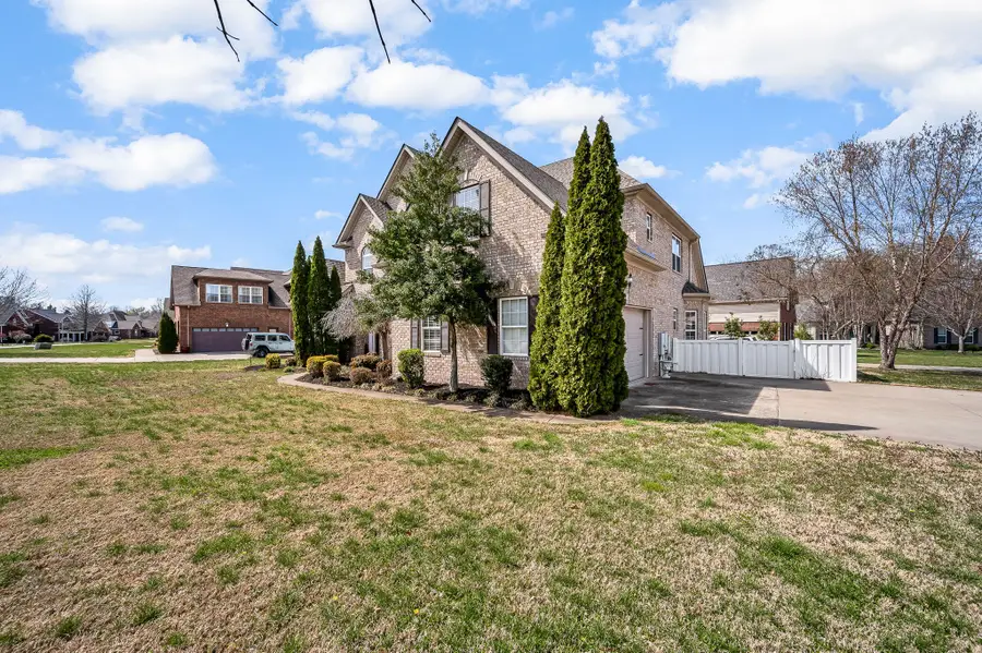 5230 Saint Ives Dr, Murfreesboro, TN 37128 - Image #2
