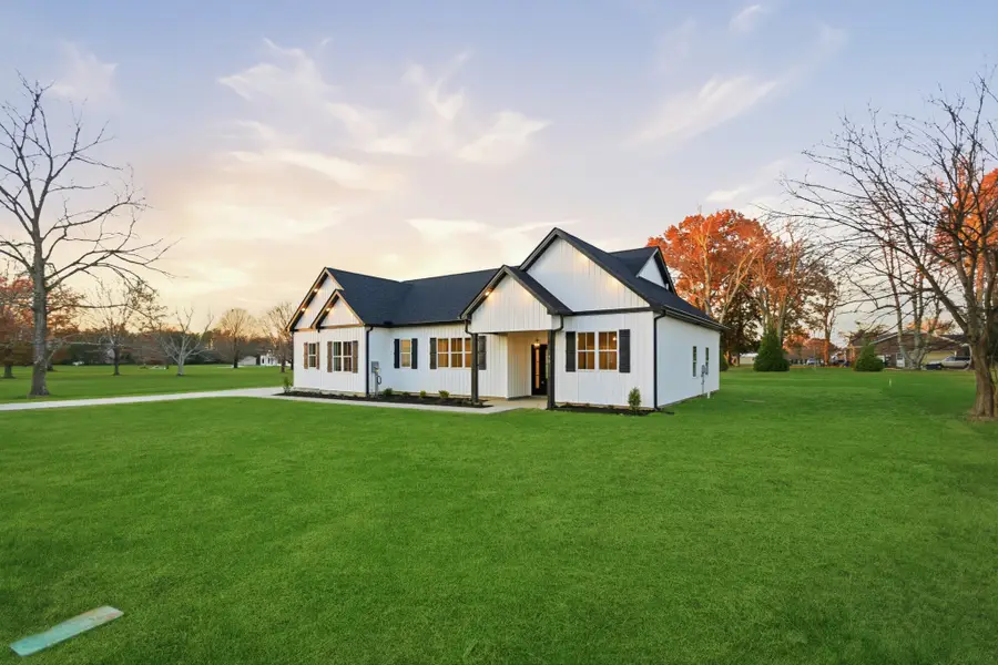 90 Kings Ln, Tullahoma, TN 37388 - Image #2