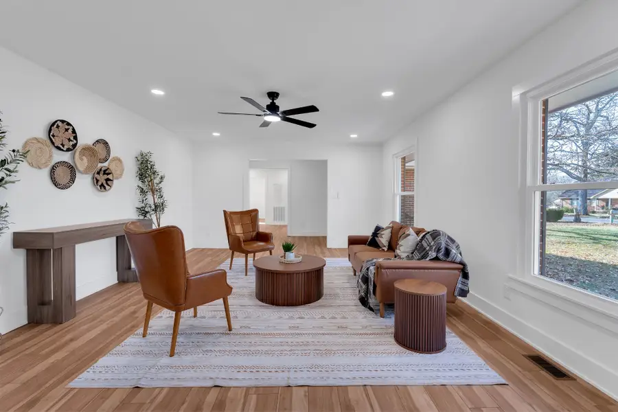 518 Sharondale Dr, Tullahoma, TN 37388 - Image #2