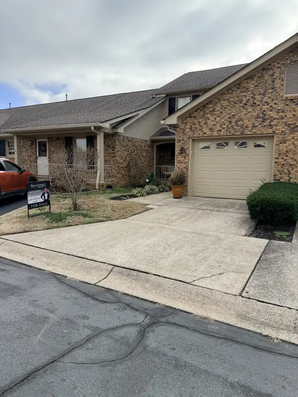 309 Kingswood Ct, Clarksville, TN 37043