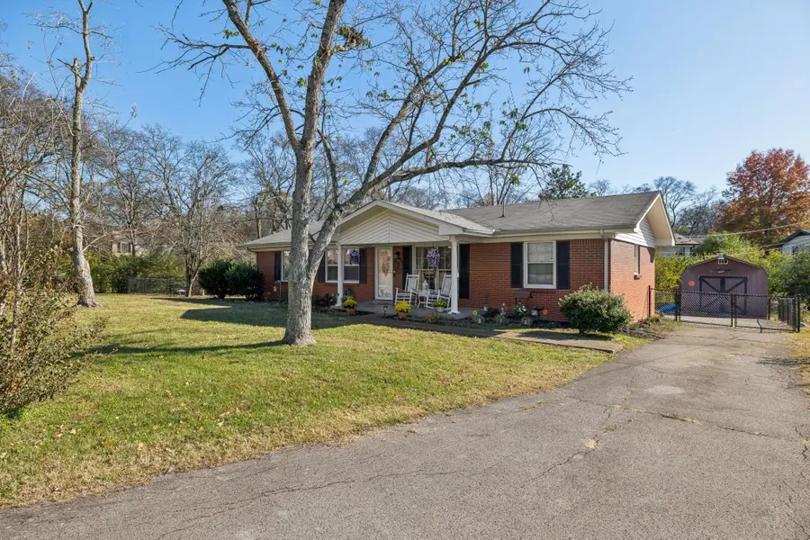 1009 Hart St, Gallatin, TN 37066 - Image #2