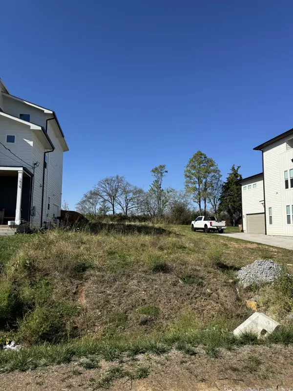 1527 E Stewarts Ln, Nashville, TN 37218