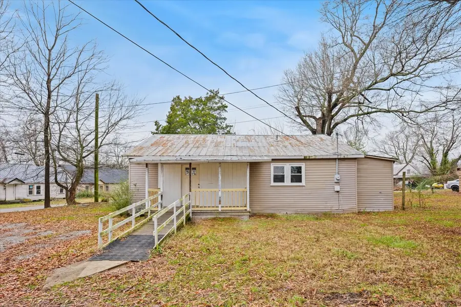 209 Smith Ave, Hohenwald, TN 38462 - Image #2