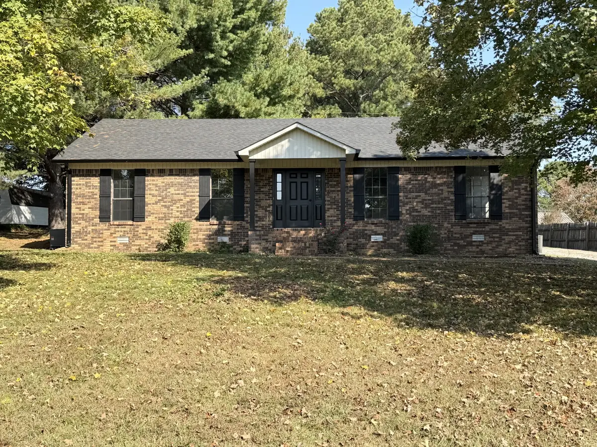 902 Brenda Dr, Pulaski, TN 38478 - Image #1